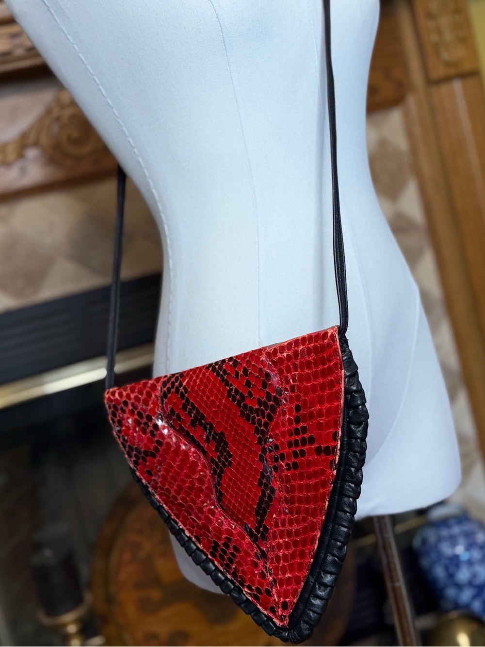 VTG Nicole Hanson Red Snake-Print Triangle Crossbody Bag - Leather